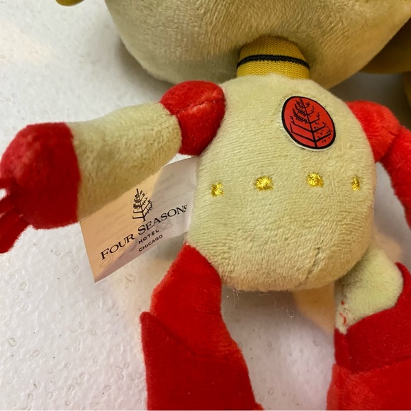 Four Seasons Hotel Robot Plush 9" Chicago Stuffed Animal Toy Lot - Picture 4 of 5